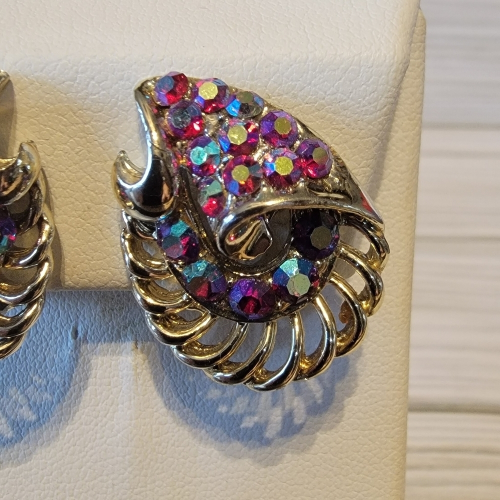 Vintage Pink AB Rhinestone Feather Swirl Gold Tone Clip On Earrings